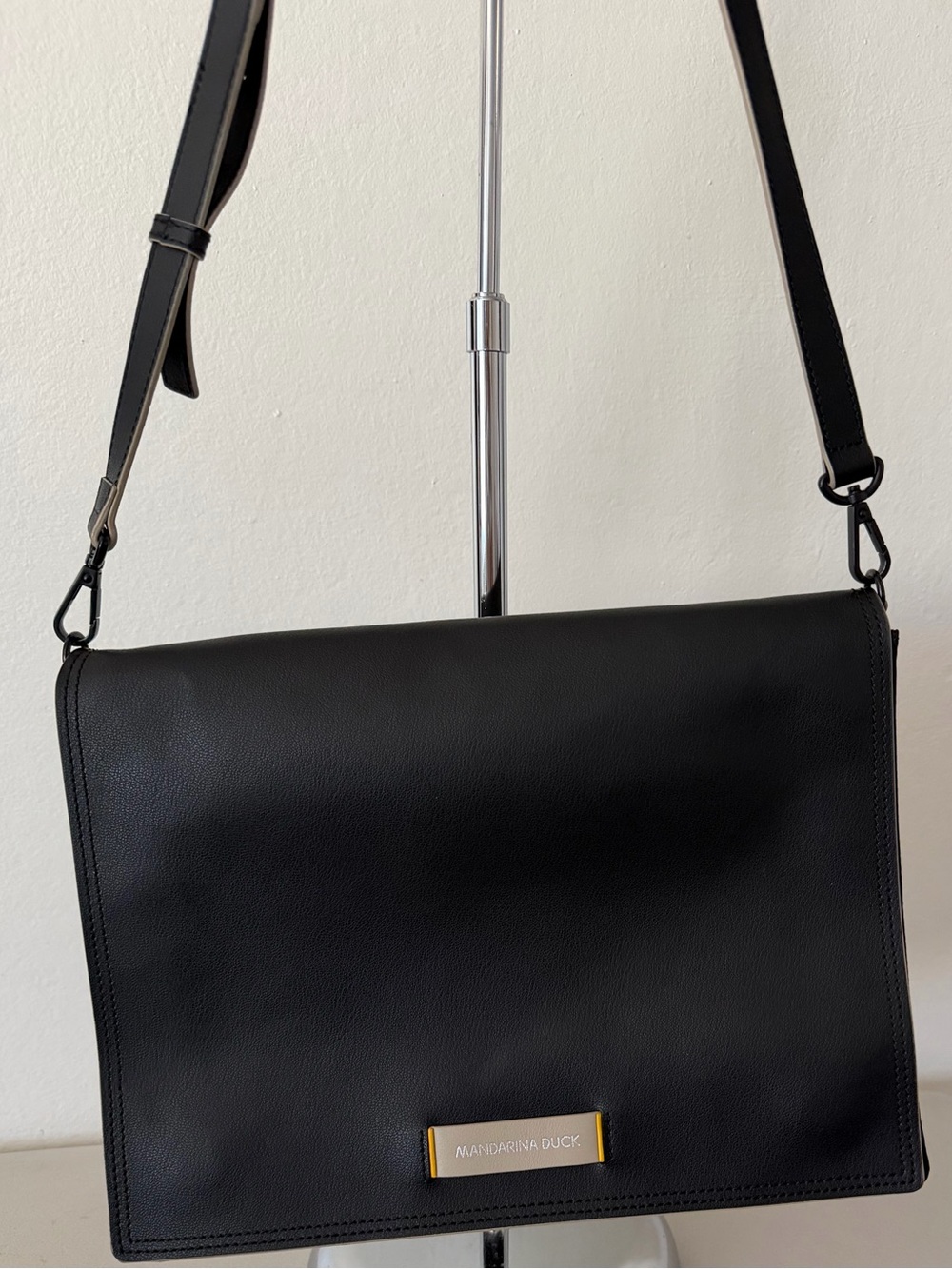 MANDARINA  DUCK Black Leather Messenger Bag